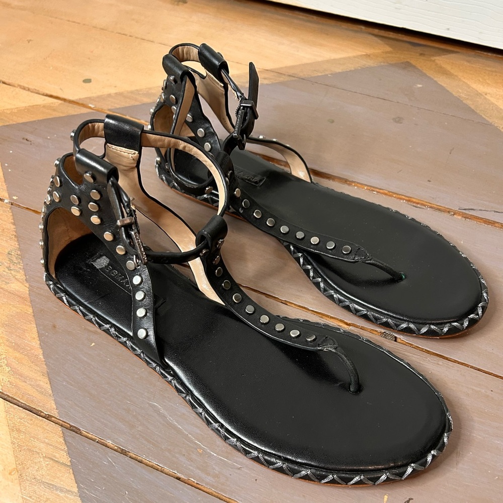 BCBG MAXAZRIA Macall Sz 8 Black Studded/Grommet Women's Sandals Ankle buckle
